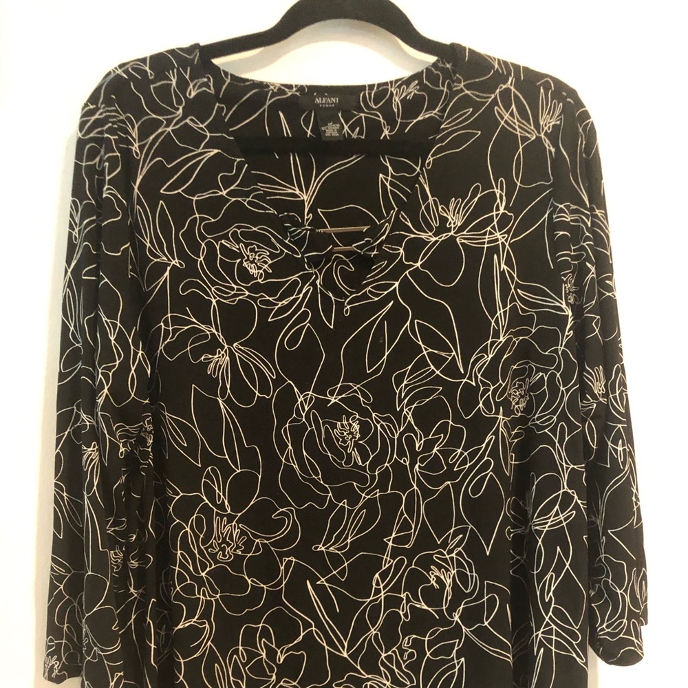 Black/white top